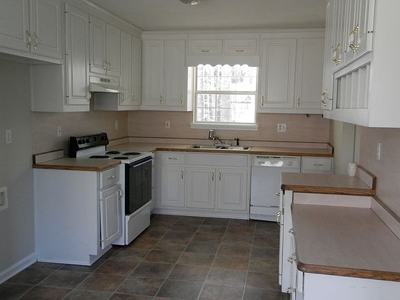 eat in kitchen with desk