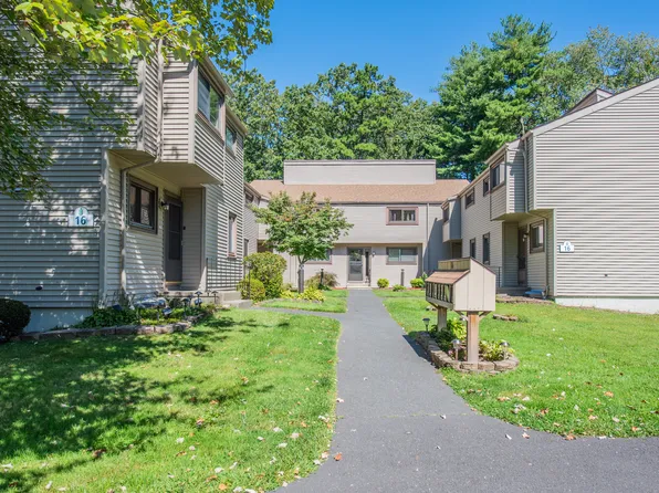 16 Greenbriar Drive APT D1, Farmington, CT 06032