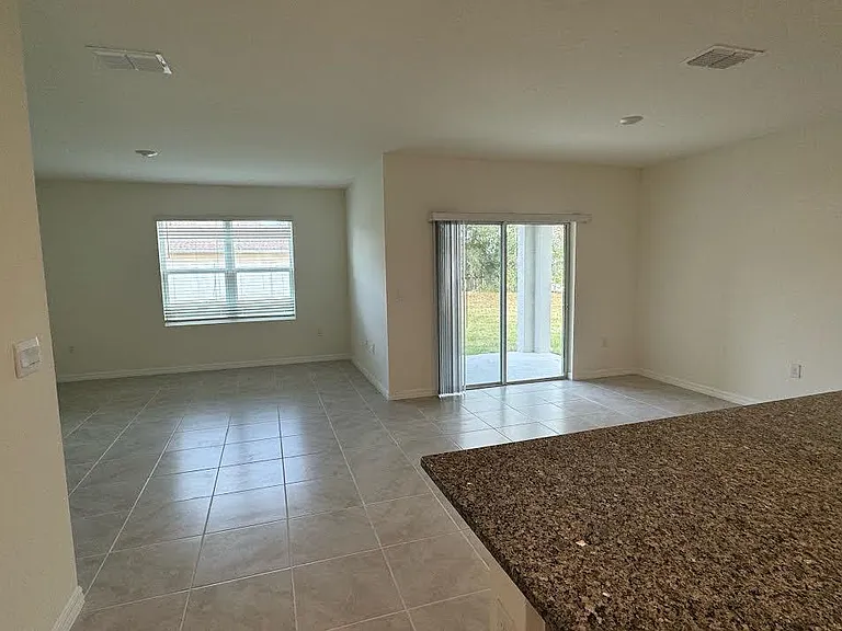 2730 Deep Creek Ave — Photo 8