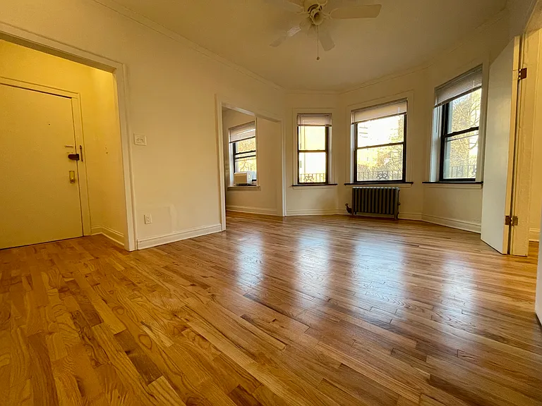 3812 N Pine Grove Ave — Photo 5