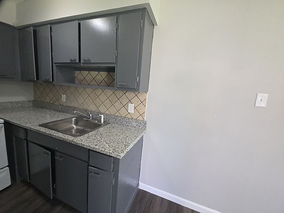 5th image of 2 Claremont Pl APT B