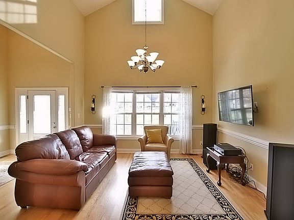 3rd image of 243 Ashland Oaks Dr