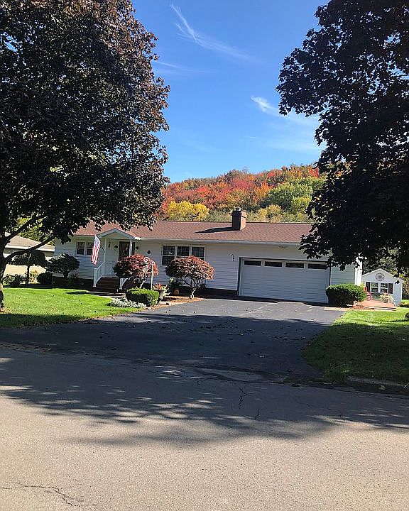 2nd image of 50 Pond Ln