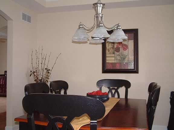 5th image of 918 Capital Ave