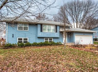 6704 NW 53rd St, Johnston, IA 50131