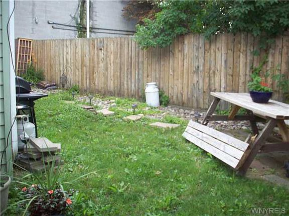 3rd image of 262 Crocker St