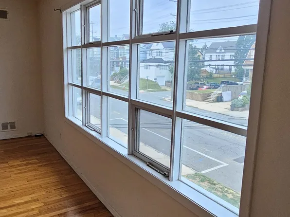 502 Avenue East image 3 of 28