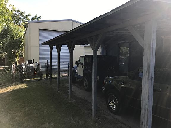 3rd image of 711 Dalton St