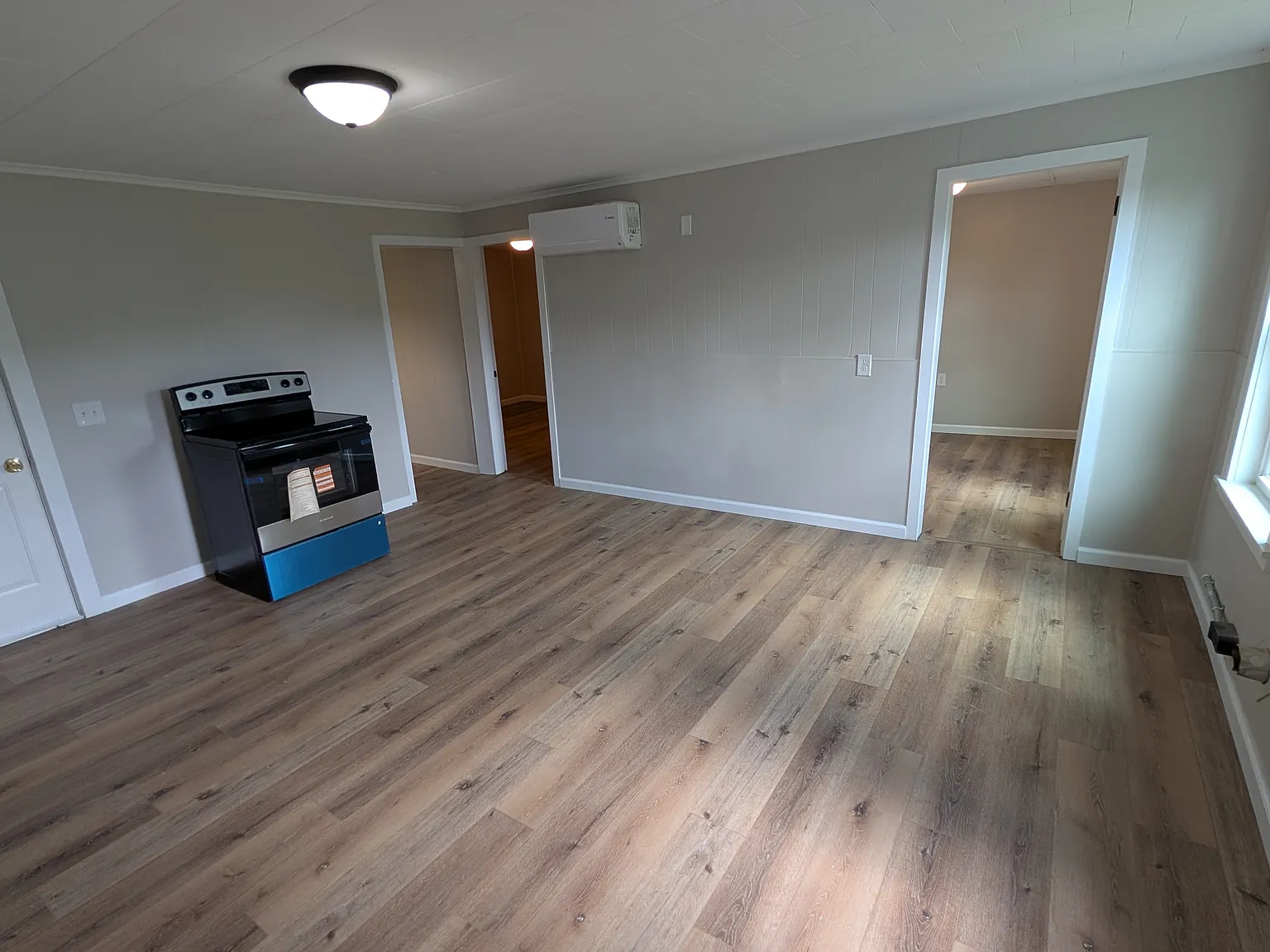 2 bed, 800 sqft, $1,600 — Photo 2