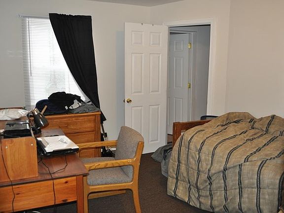 3rd image of 1917 N Darien St #1
