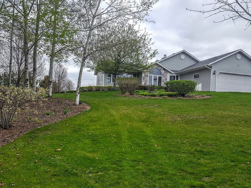 2nd image of N1076 Fremont Rd
