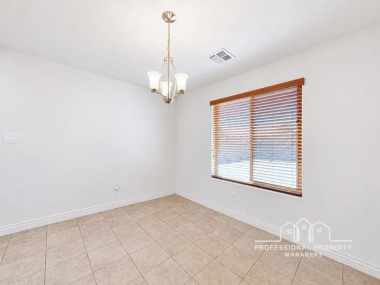 10219 E 34th Ln — Photo 10