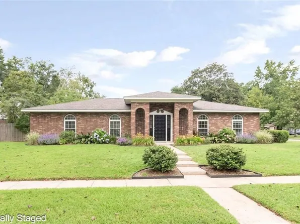 2300 Christopher Dr E, Mobile, AL 36609