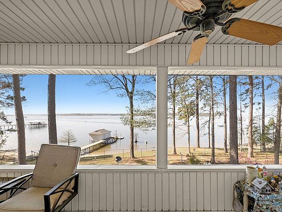 2nd image of 211 Laguna Ct