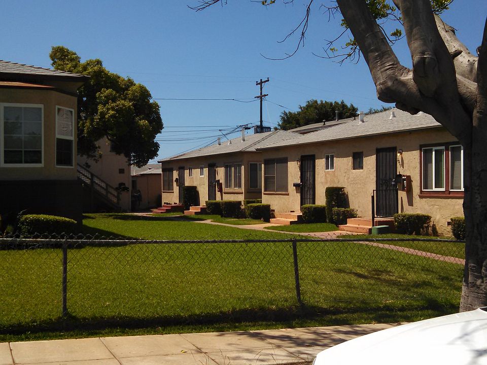 1st image of 3917 1/2 Marine View Ave
