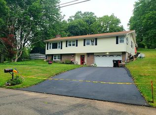 110 Riverside Dr, Meriden, CT 06451