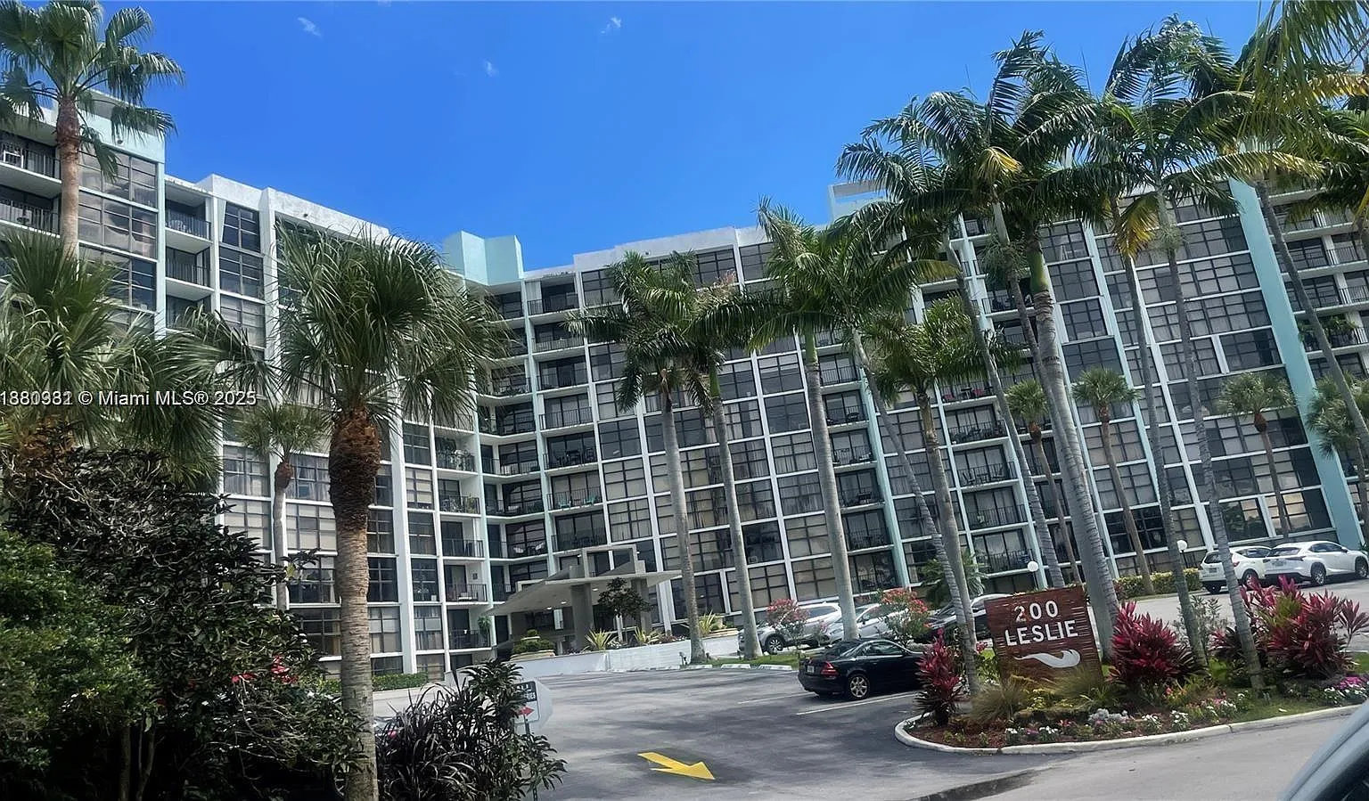 2 bed, 1150 sqft, $2,400 — Photo 2