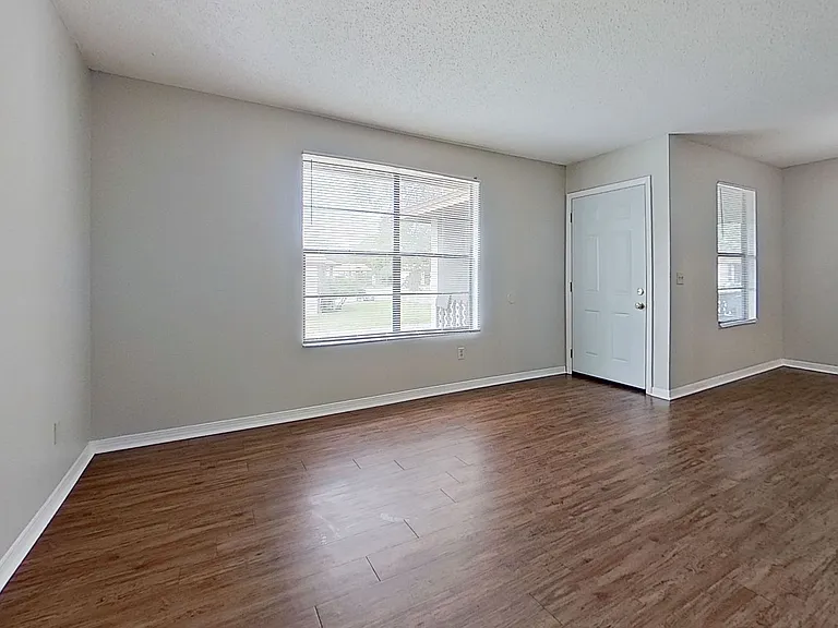 477 Crabapple Ct #C — Photo 3
