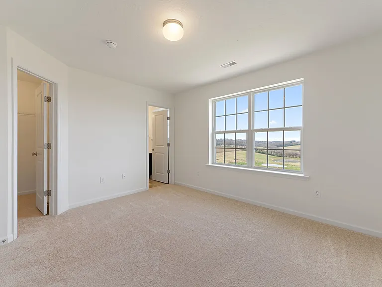 182 Holstein Dr — Photo 3