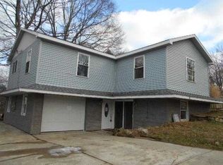 65 Carters Beach Rd, Erie, PA 16511