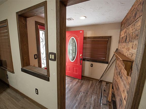 4th image of 216 N Hitchcock St