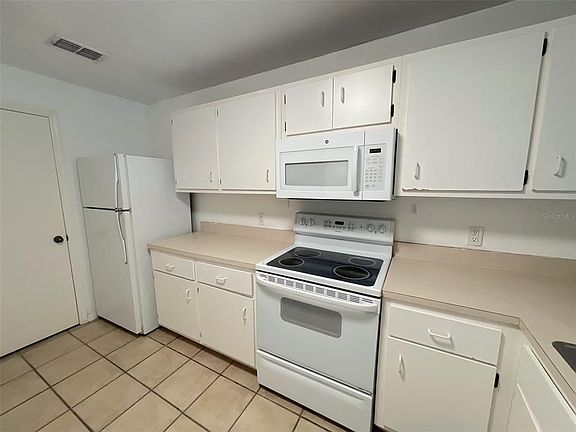 3rd image of 4700 SW Archer Rd APT D30