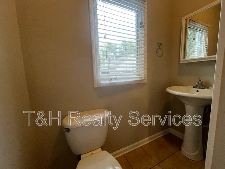 1531 Sturm Ave — Photo 21