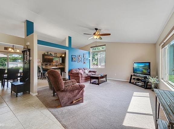 4th image of 989 Ian Dr