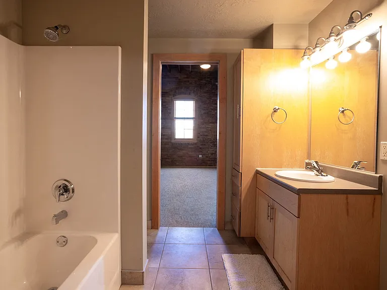 600 N Main Ave — Photo 17