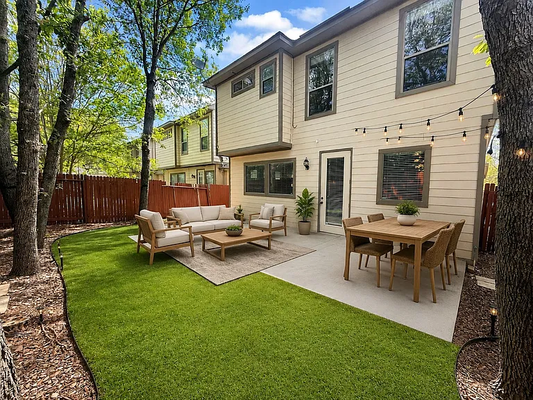 1227 Cresswell Cv — Photo 11