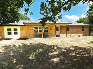 704 N Farm Rd, Sallisaw, OK 74955