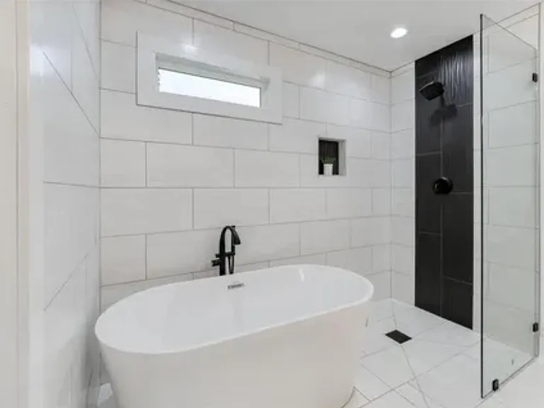 2710 Loghaven Dr NW — Photo 5