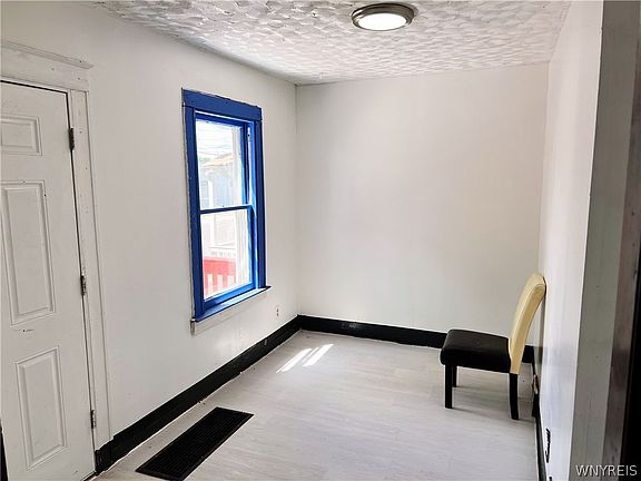 4th image of 1116 La Salle Ave