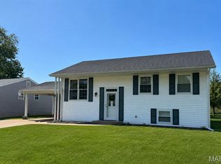 300 Chrysler Dr, Fenton, MO 63026