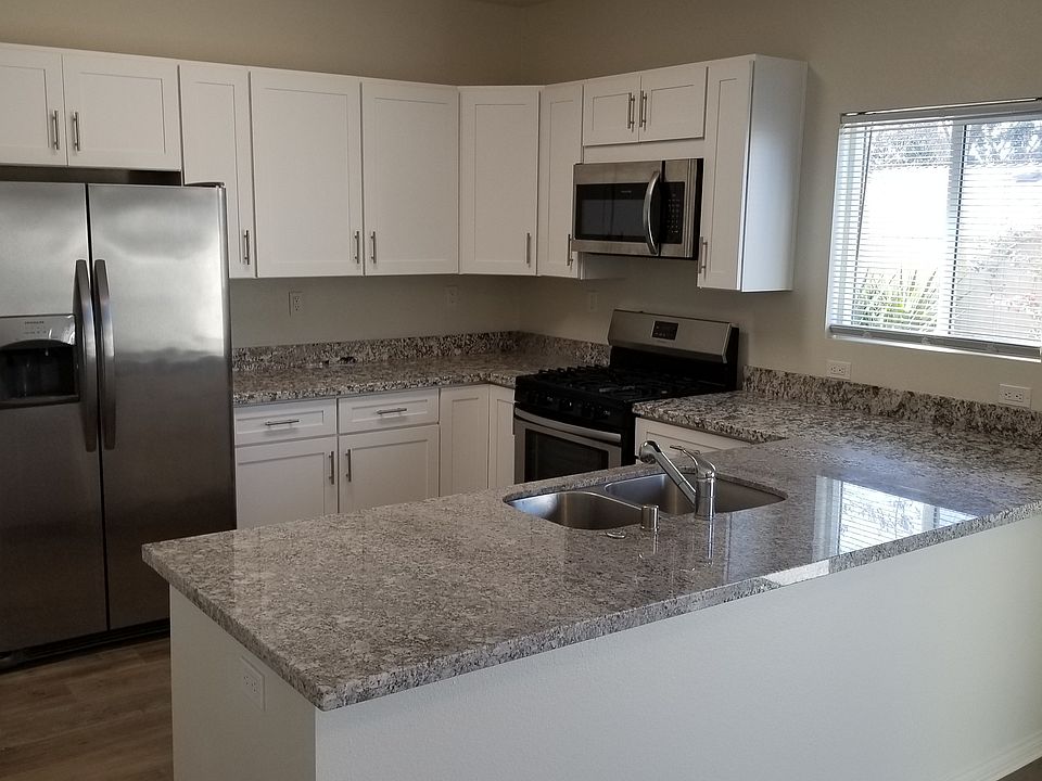 1st image of 907 W Lincoln Ave #4
