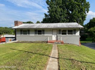 1704 S Forest Dr, Knoxville, TN 37920