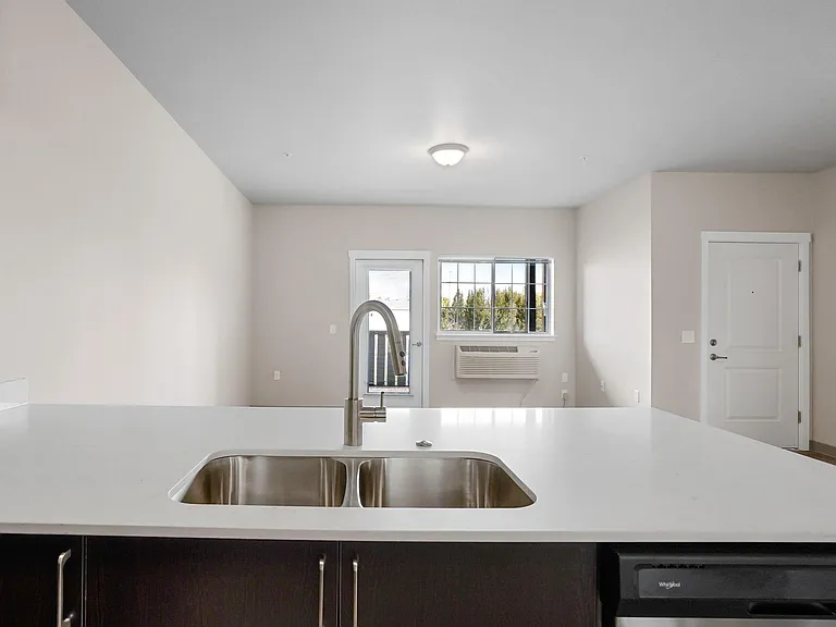 270 N 16th St — Photo 10