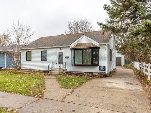 1317 16th St S, Fargo, ND 58103
