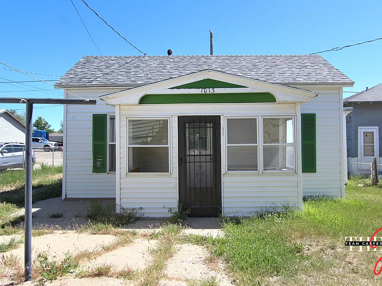 1013 E B St #1 — Photo 13