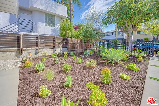 1127 N Formosa Ave — Photo 27
