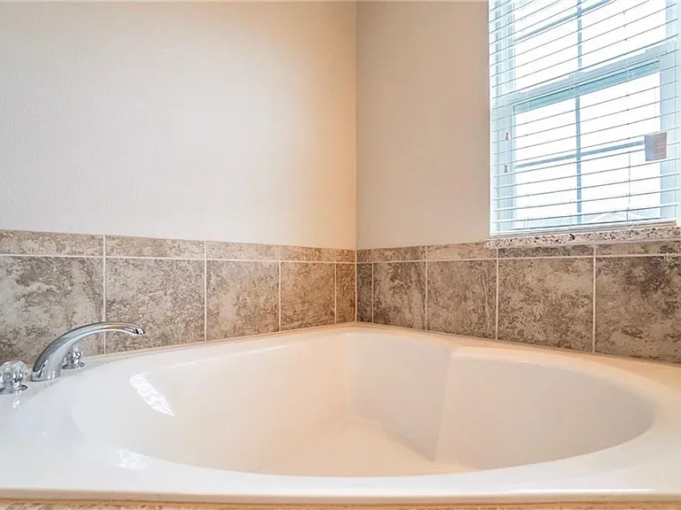3595 Sanctuary Dr — Photo 9