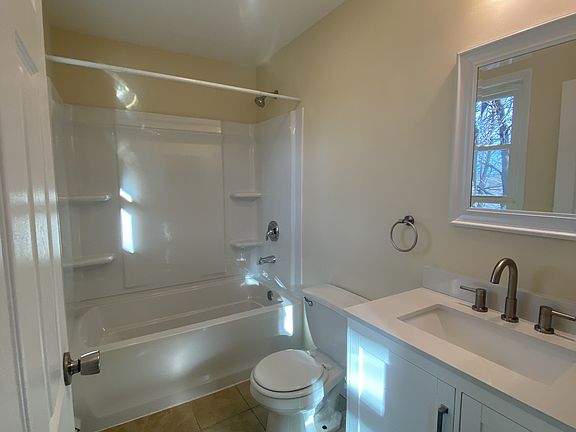 3rd image of 426 Colchester Ave #6