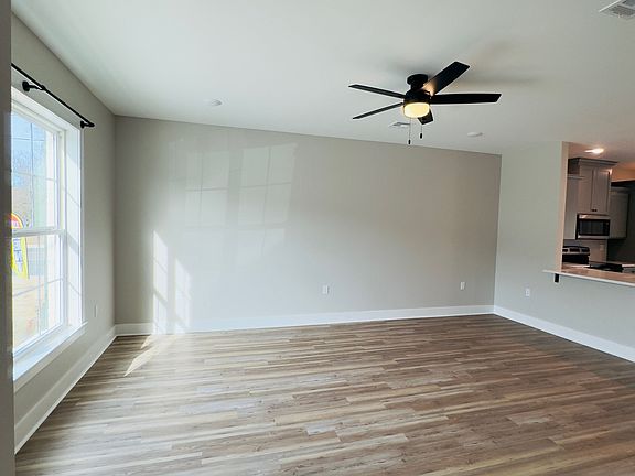 Spacious Livingroom!