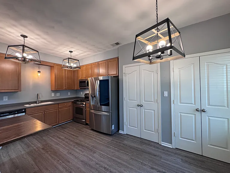 114 Ellis Dr — Photo 2