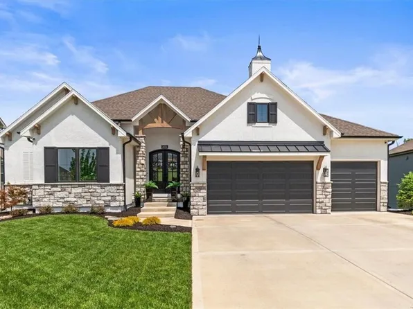 2034 SW Red Barn Ln, Lees Summit, MO 64082