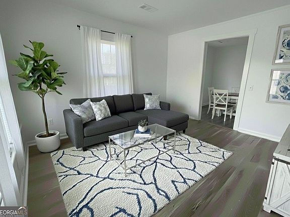 3rd image of 305 Chestnut St