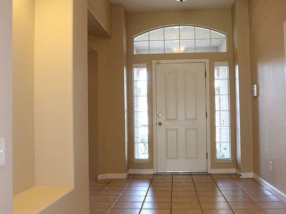 3rd image of 2941 E Pryor Dr