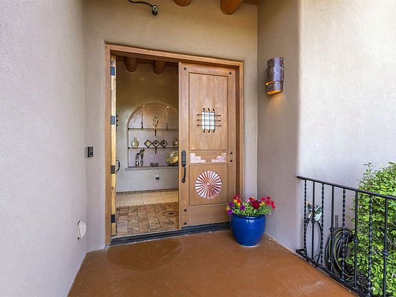 2nd image of 824 Calle David