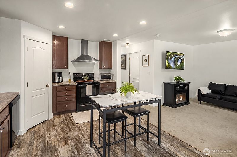 3rd image of 23418 Pearce Way