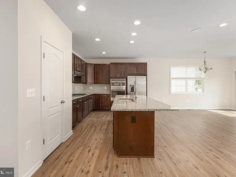 9627 Hillcrest Dr — Photo 15